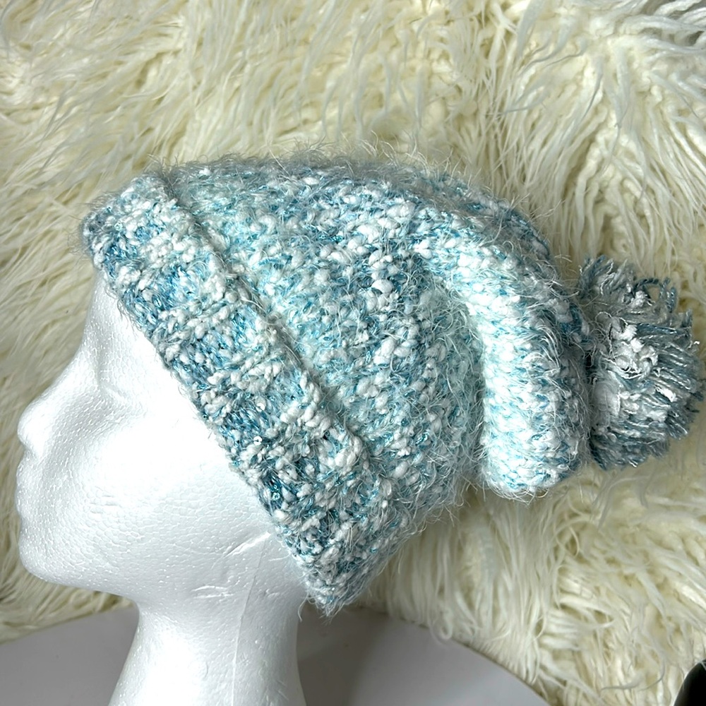 Love 2 design sparkly Heavy white blue  Knit  Beanie with Pom whit fleece Lining